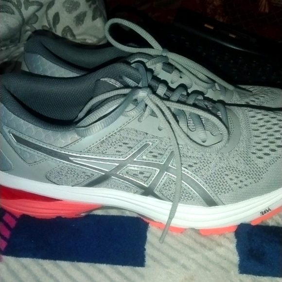 Asics shoes - Picture 1 of 5
